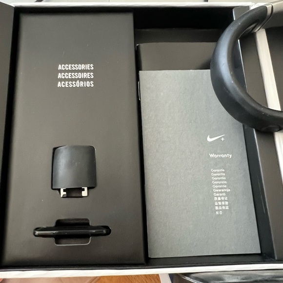 SOLD Nike+ Fuelband Black ML mens womens - Picture 3 of 6
